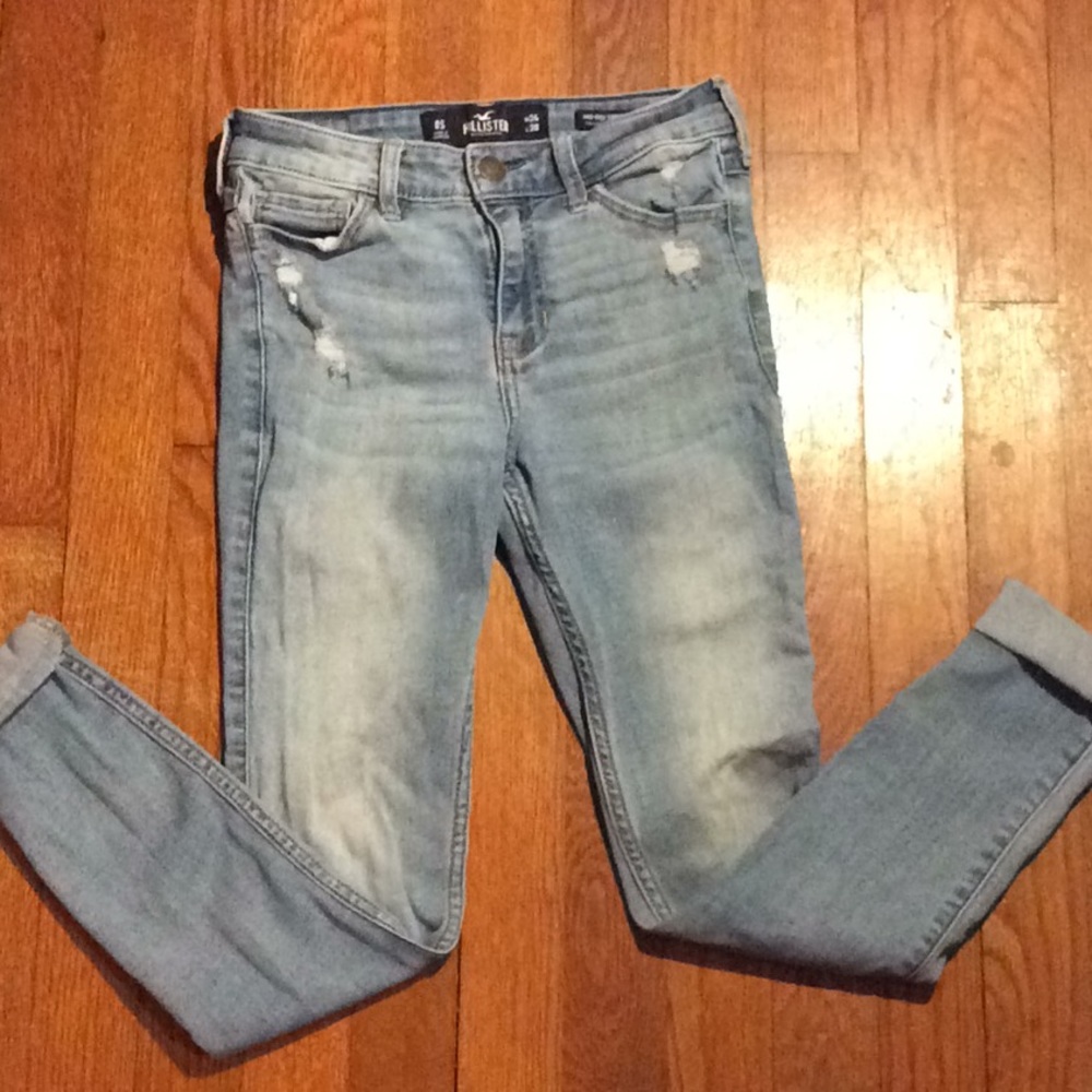 Hollister Mid - rise super skinny jeans 🌸
